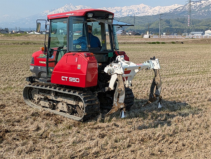 サブソイラー施工機械　